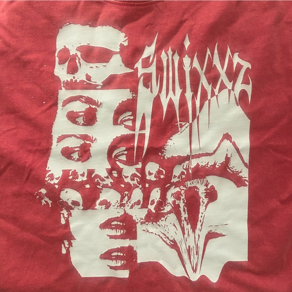 Swixxz Photo Opp cropped tee in red - Picture 4 of 4
